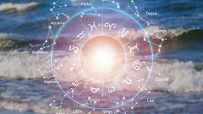 Ein Horoskopkreis, umgeben vom schäumenden Meer. - Foto: BillionPhotos.com/AdobeStock Ein Horoskopkreis, umgeben vom schäumenden Meer. - Foto: BillionPhotos.com/AdobeStock