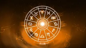 Ein weißer Horoskopkreis mit den Symbolen der 12 Sternzeichen vor einem orange schimmernden Licht. - Foto: rawintanpin/AdobeStock Ein weißer Horoskopkreis mit den Symbolen der 12 Sternzeichen vor einem orange schimmernden Licht. - Foto: rawintanpin/AdobeStock