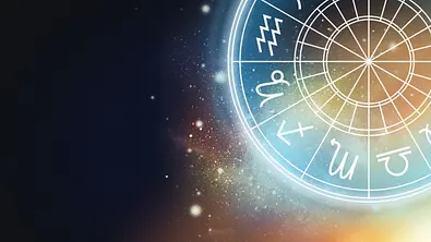 Abgeschnittener Sternzeichenkreis umgeben von bunten Lichtern. - Foto: Alex / AdobeStock Abgeschnittener Sternzeichenkreis umgeben von bunten Lichtern. - Foto: Alex / AdobeStock