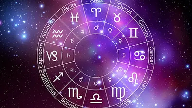 Astrologie-Kreis vor einem Galaxie Hintergrund - Foto: WhataWin / iStock