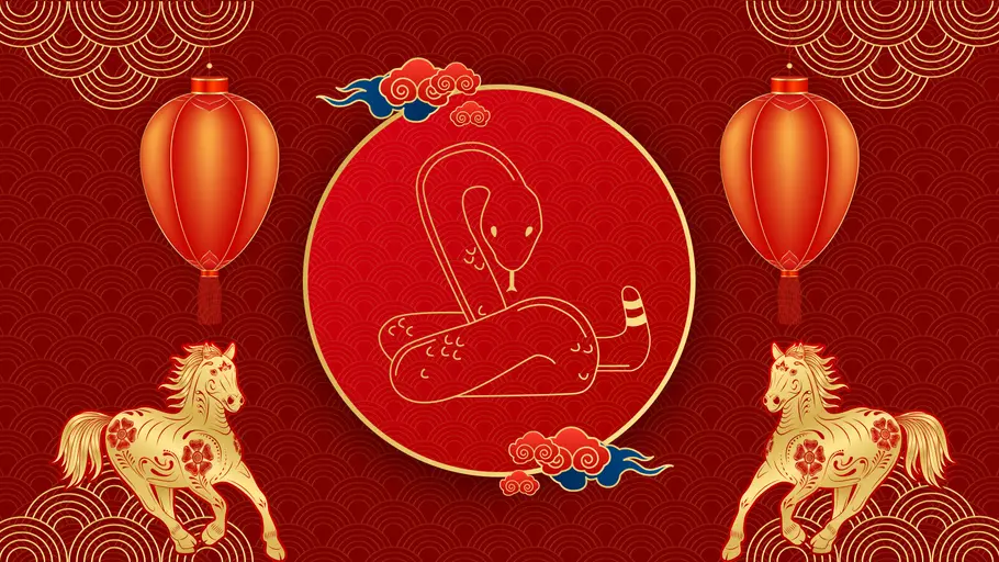 Chinesisches Sternzeichen Schlange vor einem roten Hintergrund mit chinesischer Dekoration und goldenen Pferden