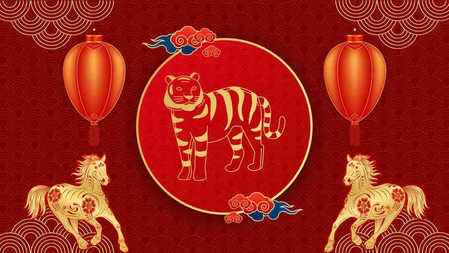 Chinesisches Sternzeichen Tiger vor einem roten Hintergrund mit chinesischer Dekoration und goldenen Pferden