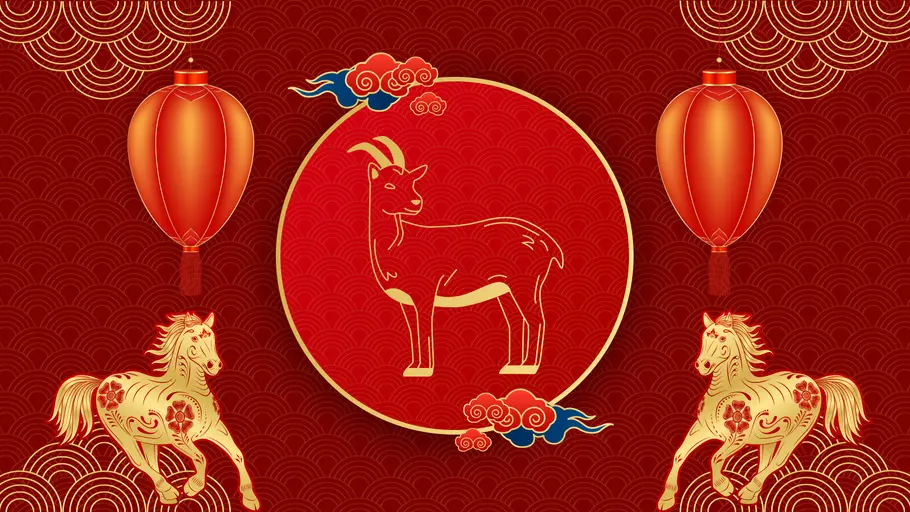 Chinesisches Sternzeichen Ziege vor einem roten Hintergrund mit chinesischer Dekoration und goldenen Pferden