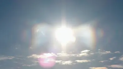 Helle Sonne im Himmel die aussieht wie Engelsflügel - Foto: Hanlebi23140/iStock Helle Sonne im Himmel die aussieht wie Engelsflügel - Foto: Hanlebi23140/iStock