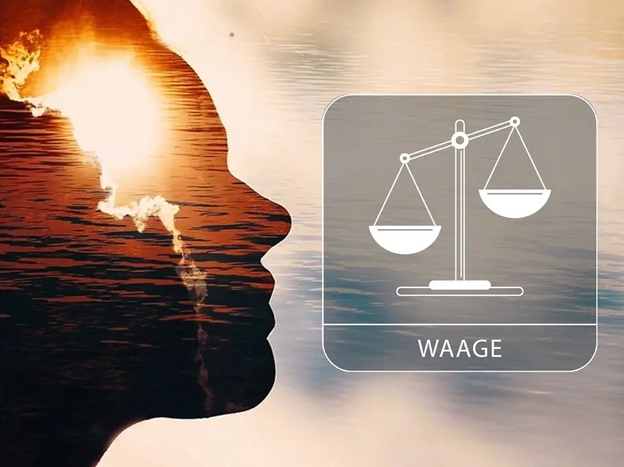 Eine Person als Silhouette, in die eine Sonnenuntergangslandschaft mit Wasser hineingeblendet ist neben dem Sternzeichen Waage