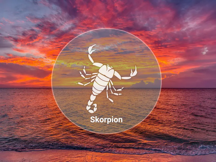 Ein weißer Skorpion mit der Aufschrift „Skorpion“ liegt in einem Kreis über dem Meer unter rot-orangefarbenem Himmel.