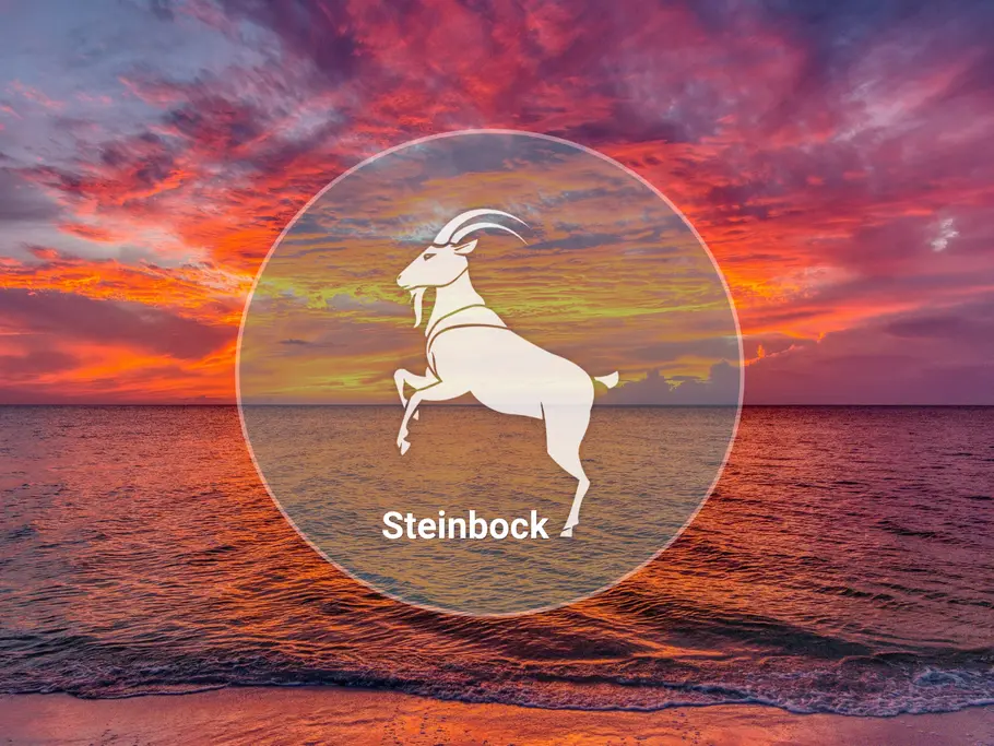 Ein weißes Steinbock-Symbol mit der Aufschrift „Steinbock“ steht in einem Kreis vor einem rot-orangen Sonnenuntergang am Meer.