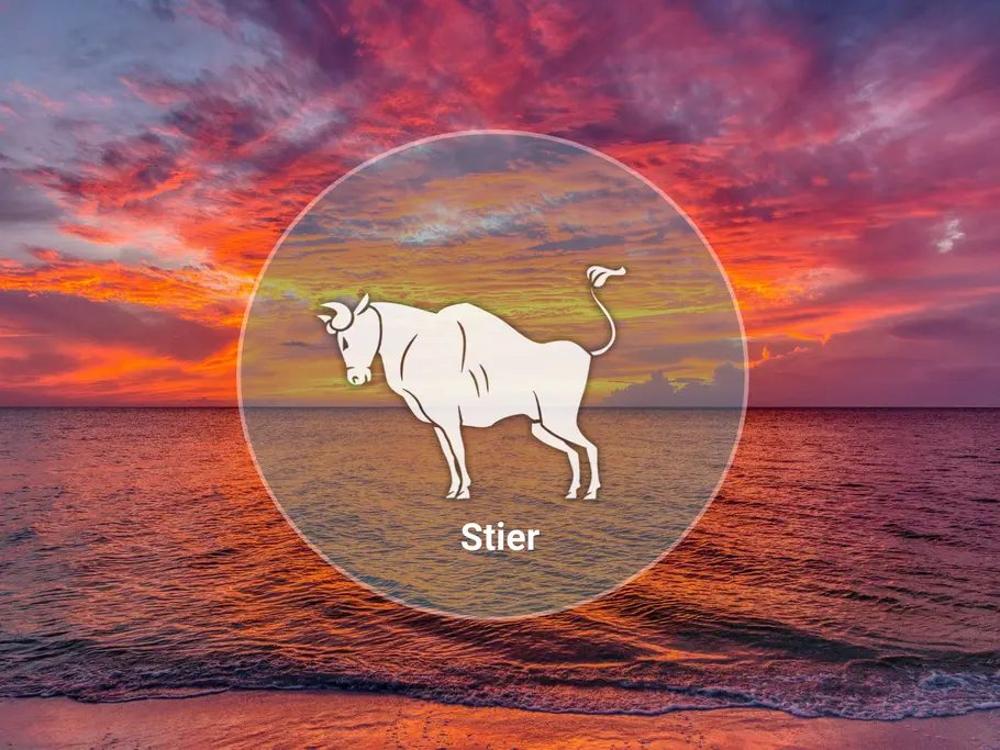 Ein weißes Stiersymbol mit der Aufschrift „Stier“ steht in einem Kreis vor einem rot-orangefarbenen Himmel über dem Meer.