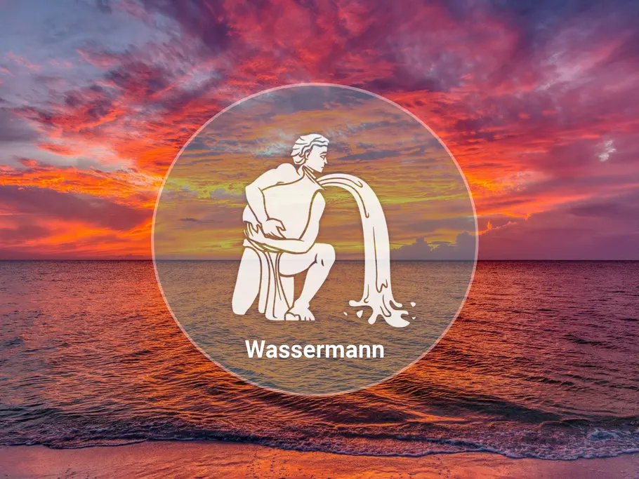 Das Sternzeichen Wassermann mit Schriftzug steht in einem Kreis vor einem rot-orangefarbenen Sonnenuntergang über dem Meer.