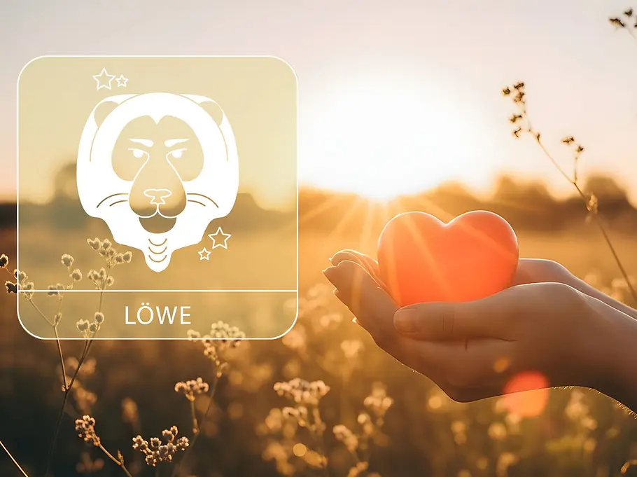 Sternzeichen Löwe neben einer Hand, die ein rotes Herz vor einem Feld im Sommer hält