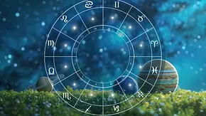 Ein Horoskopkreis, angeordnet auf einer grünen Wiese, umgeben von Planeten und blauen Sternen - Foto: DariaS/AdobeStock (KI generiert) Ein Horoskopkreis, angeordnet auf einer grünen Wiese, umgeben von Planeten und blauen Sternen - Foto: DariaS/AdobeStock (KI generiert)