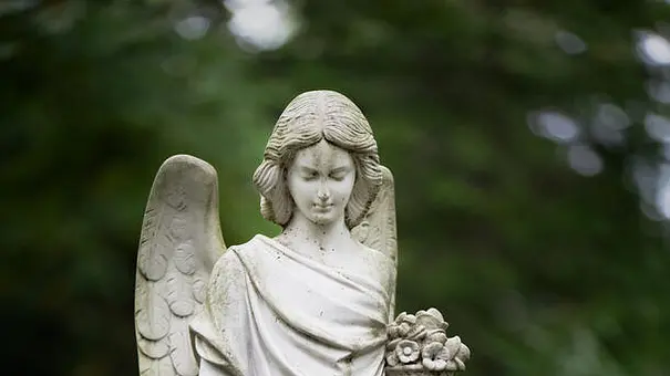 Engel aus Stein - Foto: iStock/Gerd Harder Engel aus Stein - Foto: iStock/Gerd Harder