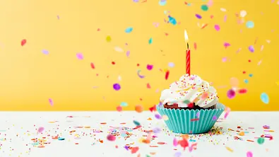 Geburtstags- Cupcake  - Foto: ASIFE/iStock