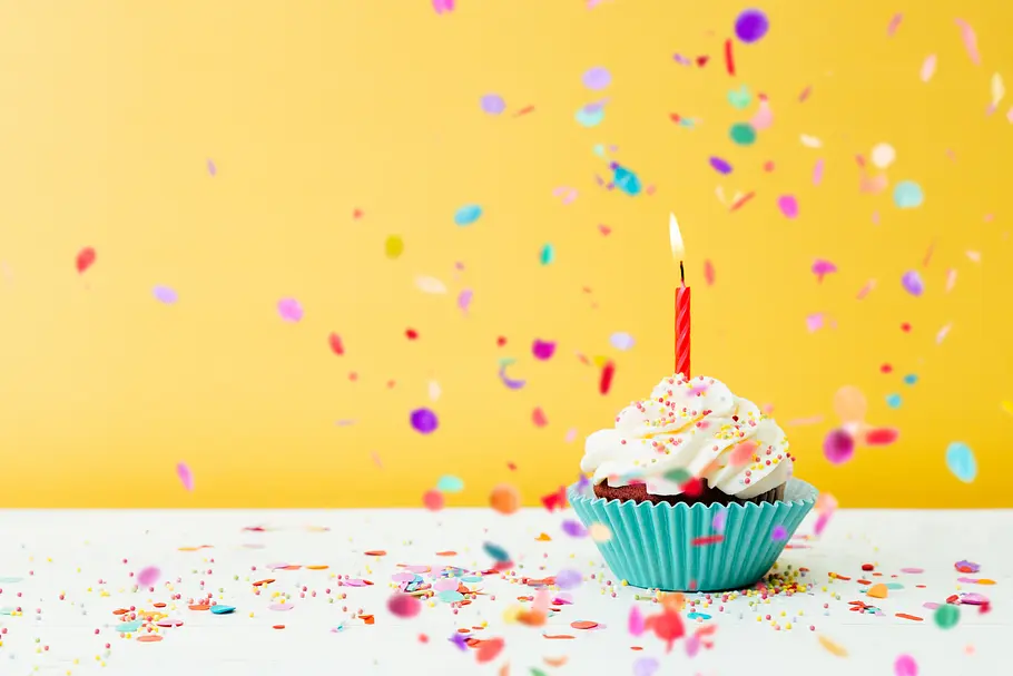 Das große Geburtstagshoroskop für die Woche vom 27. Januar bis zum 2. Februar 2025 Geburtstags- Cupcake