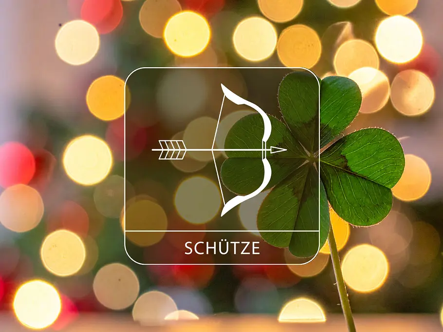 Sternzeichen Schütze mit einem Glücksklee vor einem weihnachtlichen Hintergrund