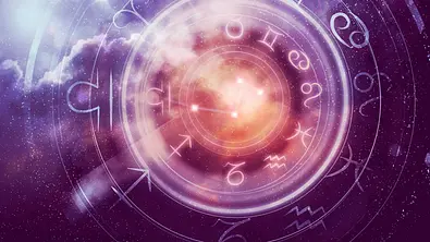 Die Glückstage der Sternzeichen im Januar 2022 - Foto: nevarpp/iStock