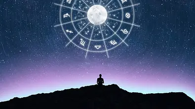 Sternzeichen-Radix vor Sternenhimmel - Foto: bymuratdeniz/iStock