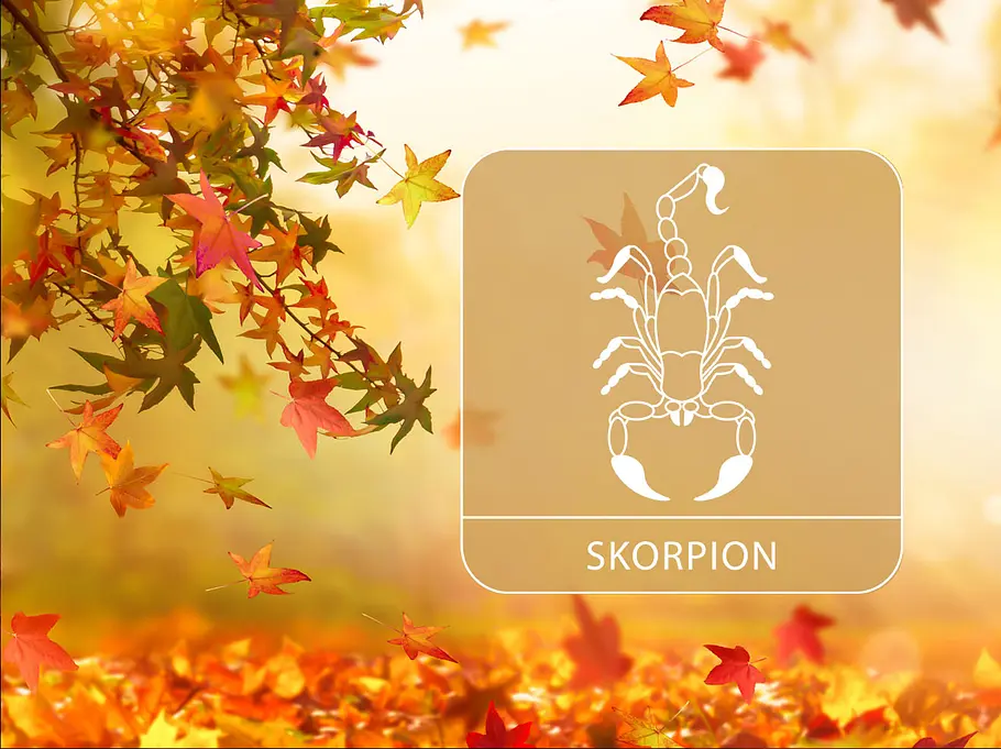 Sternzeichen Skorpion vor einem herbstlichen, goldenen Hintergrund