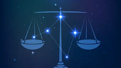 Waage Symbol auf dunkelblauen Hintergrund - Foto: iStock/Lidiia Moor Waage Symbol auf dunkelblauen Hintergrund - Foto: iStock/Lidiia Moor