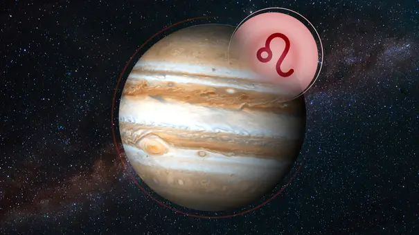 Planet Jupiter und das Symbol des Löwen vor einer dunklen Galaxie voller leuchtender Sterne - Foto: Astrowoche.de & iStock (Ploystock + ChompopsonG)