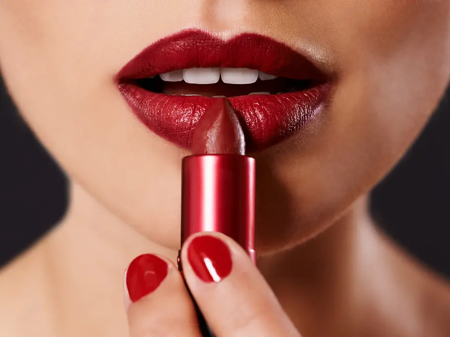 Jedem Sternzeichen steht ein anderer Lippenschift, je nach seinem Charakter.