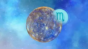 Das Bild zeigt den Planeten Merkur vor einem sternenklaren, blauen Hintergrund mit dem Sternzeichen-Symbol des Skorpions in einem leuchtenden Kreis daneben. - Foto: Astrowoche.de & AdobeStock (Claudio Caridi) & iStock (panchro gelatin) Das Bild zeigt den Planeten Merkur vor einem sternenklaren, blauen Hintergrund mit dem Sternzeichen-Symbol des Skorpions in einem leuchtenden Kreis daneben. - Foto: Astrowoche.de & AdobeStock (Claudio Caridi) & iStock (panchro gelatin)