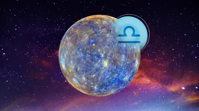 Planet Merkur vor einem nächtlichen Himmel mit dem Waagesymbol oben rechts in der Ecke - Foto: Collage mit AdobeStock/Claudio Caridi und iStock/Surasak Suwanmake Planet Merkur vor einem nächtlichen Himmel mit dem Waagesymbol oben rechts in der Ecke - Foto: Collage mit AdobeStock/Claudio Caridi und iStock/Surasak Suwanmake