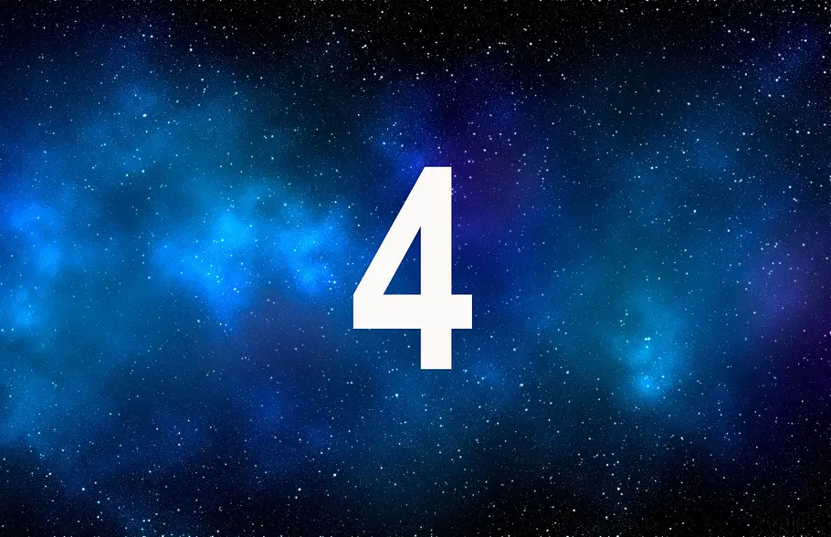 Die Namenszahl 4 vor einer blauen Galaxie