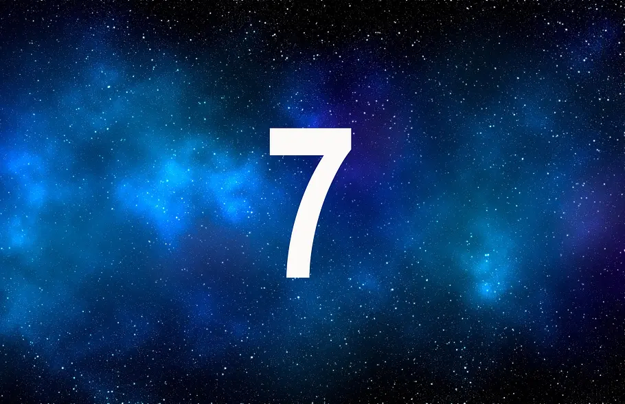 Die Namenszahl 7 vor einer blauen Galaxie