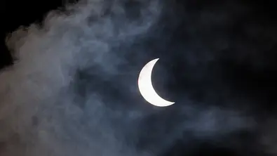 3 Sternzeichen bringt der Neumond am 2. März 2022 Unglück - Foto: Juhku / iStock