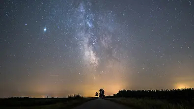 Die Saturn-Warnung: So schützen Sie sich vor einer großen Krise! - Foto: Artikelbild und Social Media: Collage mit Smart-Photography/iStock und Astrowoche.de
