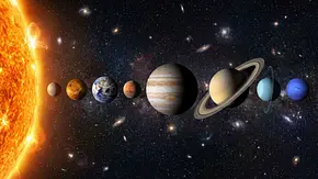 Mehrere Planeten des Sonnensystems, welche die helle Sonne im tiefen Weltraum umkreisen. - Foto: Best of ZaBest/Adobe Stock (KI generiert) Mehrere Planeten des Sonnensystems, welche die helle Sonne im tiefen Weltraum umkreisen. - Foto: Best of ZaBest/Adobe Stock (KI generiert)