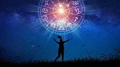 3 Sternzeichen finden 2023 ihre wahre Liebe - Foto: sarayut / iStock