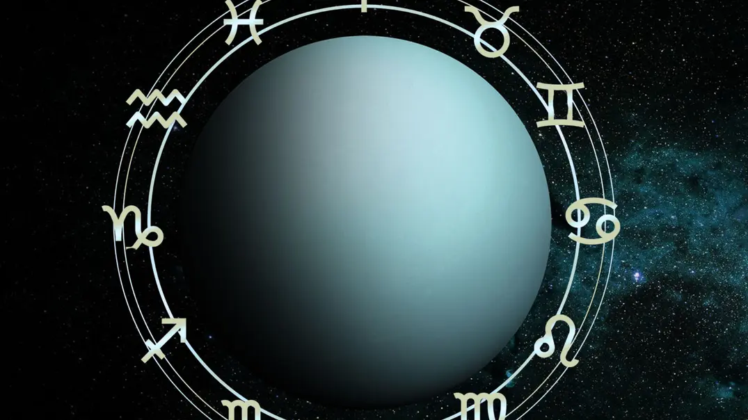 Planet Uranus vor dunklem Hintergrund umgeben von einem Sternzeichenkreis - Foto: Collage mit AdobeStock (HNFOTO, wasan) und Astrowoche.de Planet Uranus vor dunklem Hintergrund umgeben von einem Sternzeichenkreis - Foto: Collage mit AdobeStock (HNFOTO, wasan) und Astrowoche.de