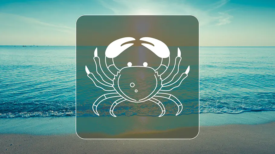 Die Urlaubstypologie für das Sternzeichen Krebs: So verreist es am liebsten Sternzeichensymbol vor Strand