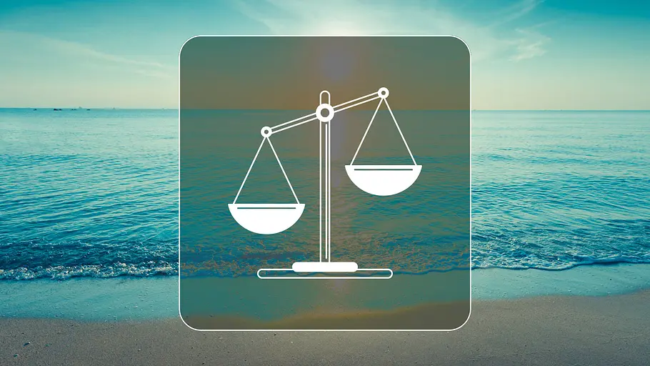 Die Urlaubstypologie für das Sternzeichen Waage: So verreist es am liebsten Sternzeichensymbol vor Strand
