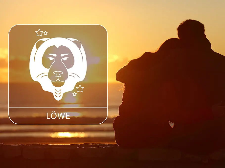 Sternzeichen Löwe neben einem Paar am Strand