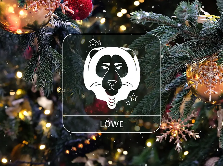 Sternzeichen Löwe vor einem Weihnachtsbaum
